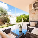 Ferienhaus Villa Ines Pool, Bbq, Homeoffice